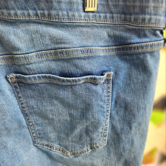 Torrid denim blue jeans flared bottom size 18T (tall) - Picture 9 of 13